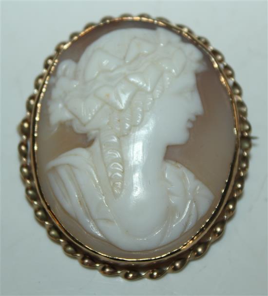 9ct gold cameo pendant